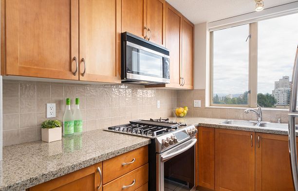 905 1316 W 11th Avenue Fairview VW