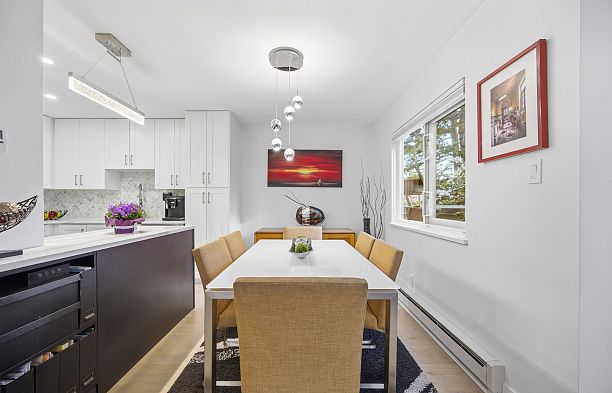 1326 W 7th Avenue Fairview VW