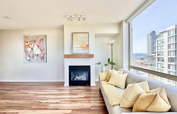 905 1316 W 11th Avenue Fairview VW