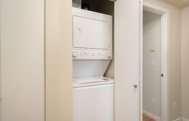 905 1316 W 11th Avenue Fairview VW