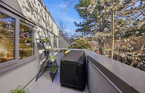 1326 W 7th Avenue Fairview VW