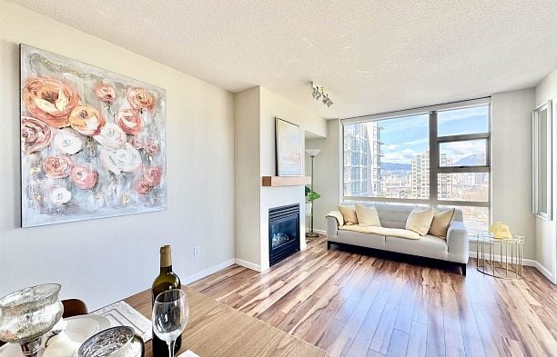 905 1316 W 11th Avenue Fairview VW