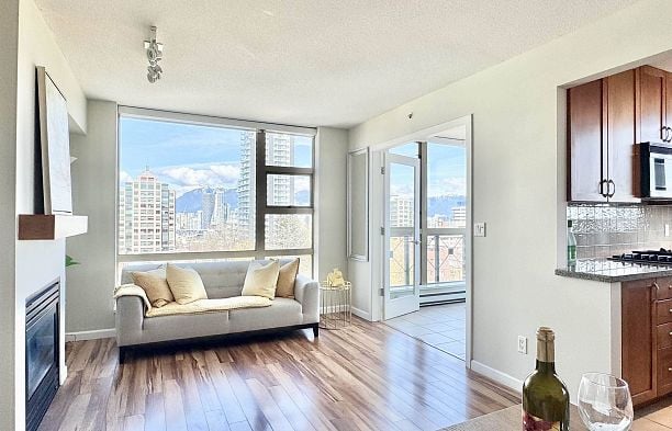 905 1316 W 11th Avenue Fairview VW