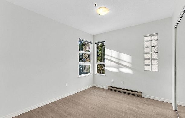 202 966 W 14th Avenue Fairview VW