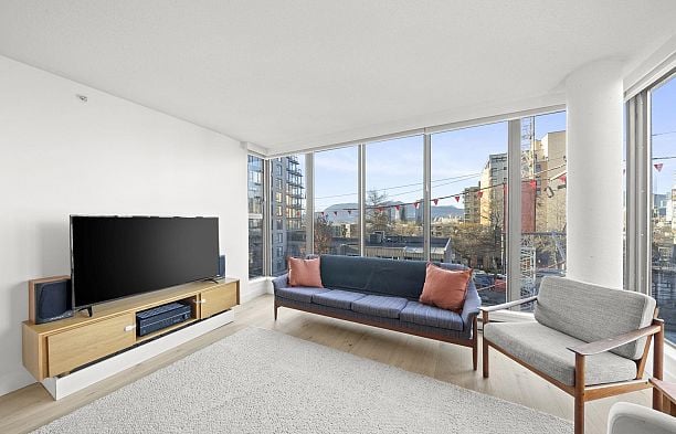 303 1633 West 8th Avenue Fairview VW