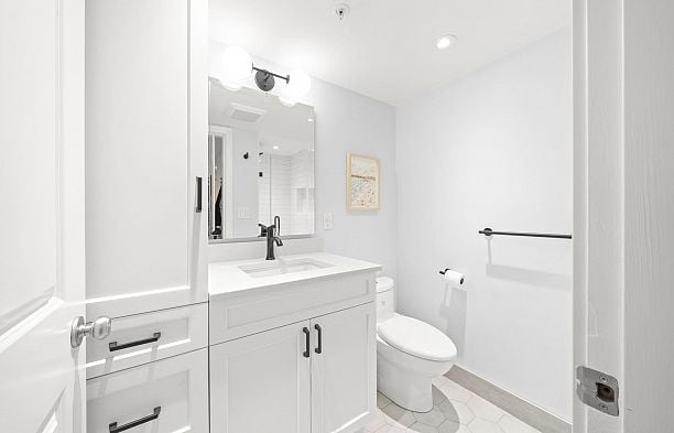 303 1633 West 8th Avenue Fairview VW