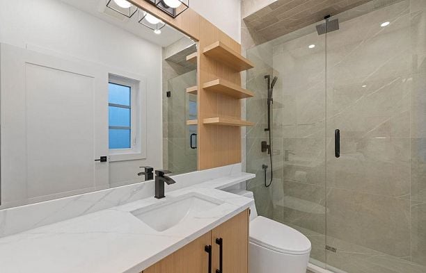 1 1166 E 11th Avenue Mount Pleasant VE