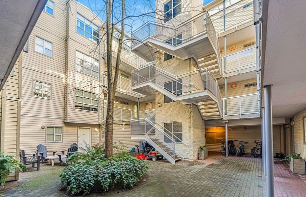 202 966 W 14th Avenue Fairview VW