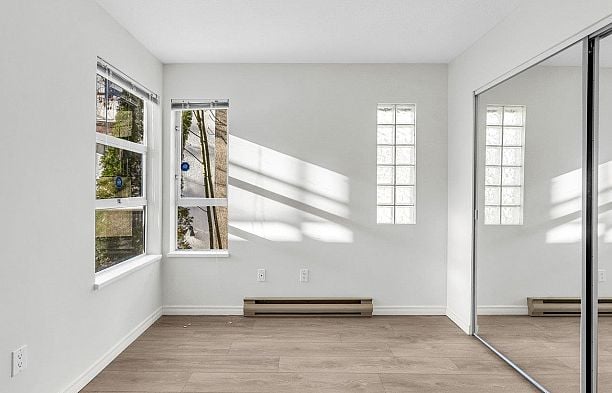 202 966 W 14th Avenue Fairview VW