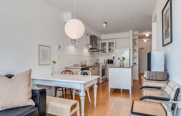 208 205 E 10th Avenue Mount Pleasant VE