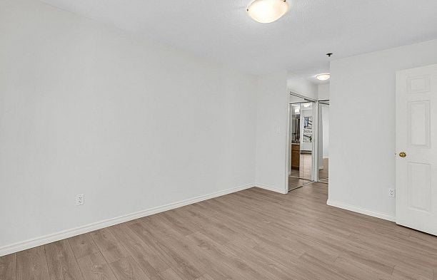 202 966 W 14th Avenue Fairview VW