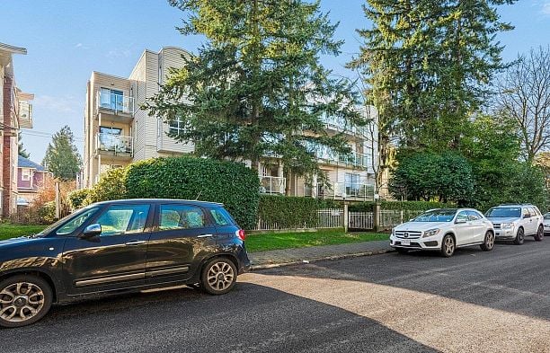 202 966 W 14th Avenue Fairview VW