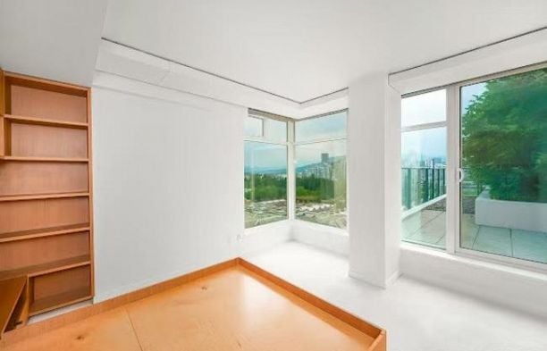 903 2411 Heather Street Fairview VW