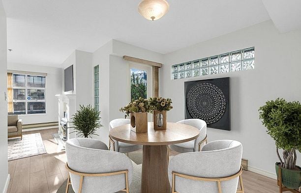 202 966 W 14th Avenue Fairview VW