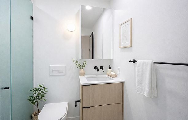 422 2471 St George Street Mount Pleasant VE