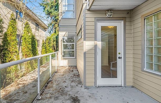 202 966 W 14th Avenue Fairview VW