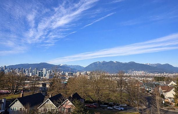 422 2471 St George Street Mount Pleasant VE