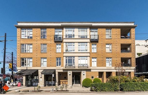 208 205 E 10th Avenue Mount Pleasant VE