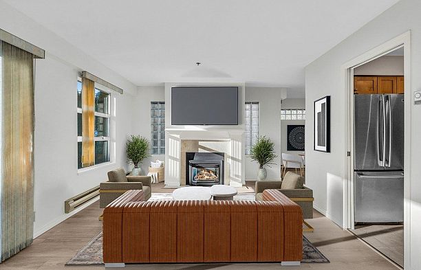 202 966 W 14th Avenue Fairview VW