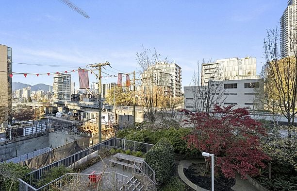 303 1633 West 8th Avenue Fairview VW