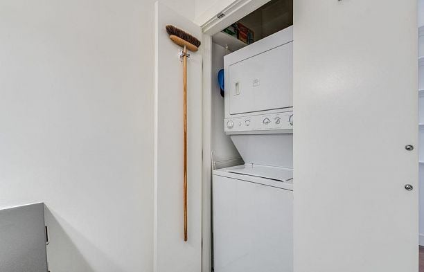 208 205 E 10th Avenue Mount Pleasant VE