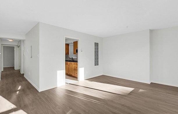 202 966 W 14th Avenue Fairview VW