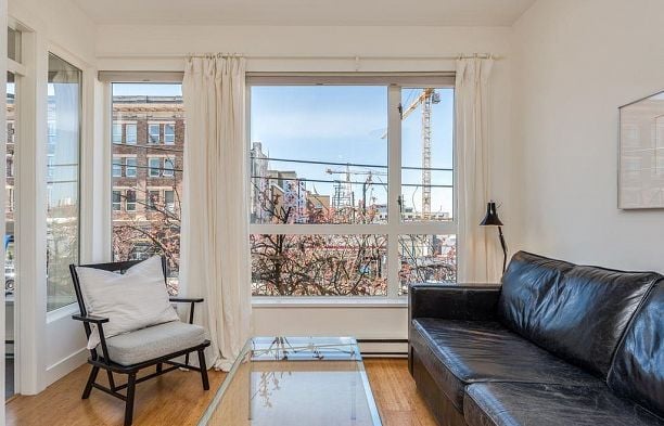 208 205 E 10th Avenue Mount Pleasant VE