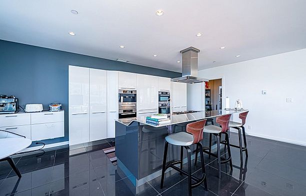 2001 277 Thurlow Street Coal Harbour