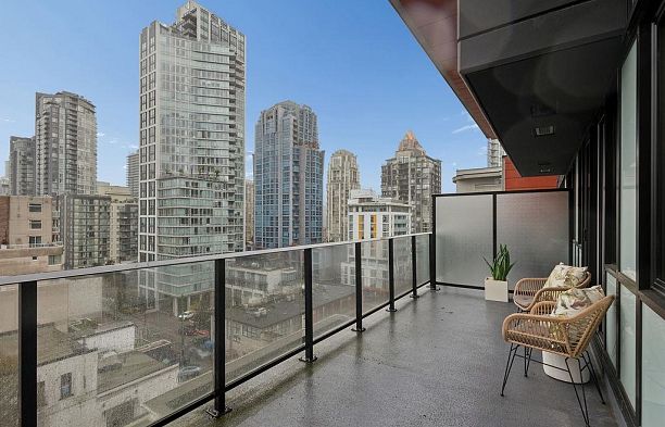 902 1325 Rolston Street Downtown VW