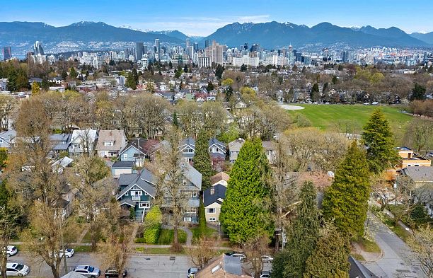 905 W 23 Avenue Cambie