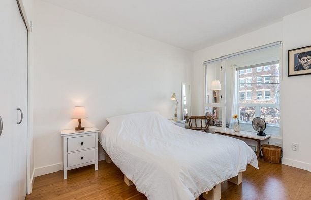 208 205 E 10th Avenue Mount Pleasant VE