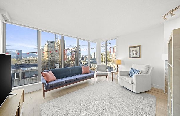 303 1633 West 8th Avenue Fairview VW