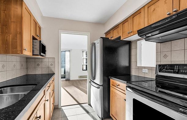 202 966 W 14th Avenue Fairview VW