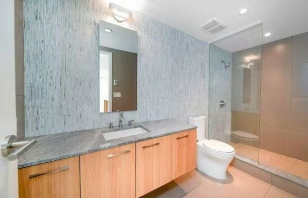 903 2411 Heather Street Fairview VW