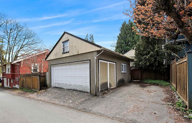 905 W 23 Avenue Cambie