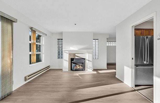 202 966 W 14th Avenue Fairview VW