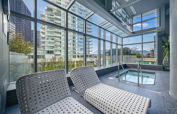 2001 277 Thurlow Street Coal Harbour