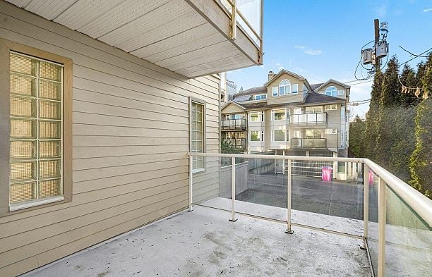 202 966 W 14th Avenue Fairview VW