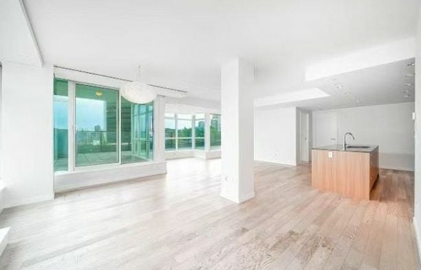 903 2411 Heather Street Fairview VW