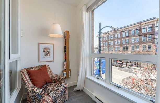 208 205 E 10th Avenue Mount Pleasant VE