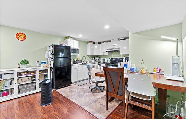 4330 Salish Drive University VW