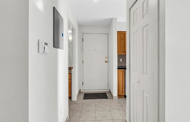 202 966 W 14th Avenue Fairview VW