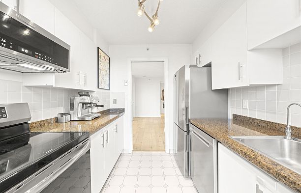 303 1633 West 8th Avenue Fairview VW