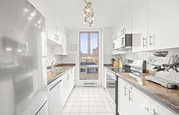 303 1633 West 8th Avenue Fairview VW