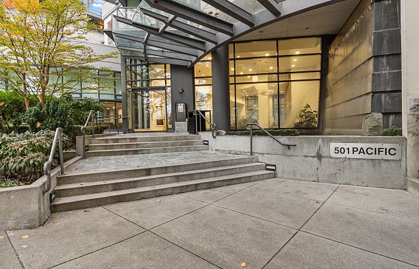 2709 501 Pacific Street Downtown VW