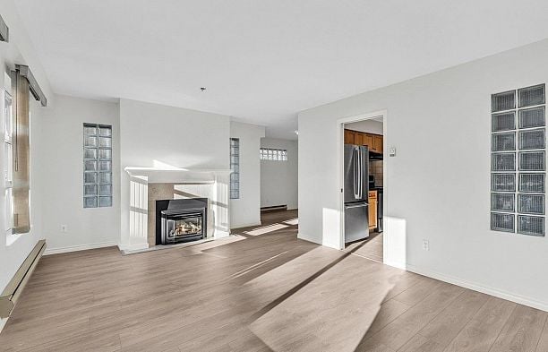 202 966 W 14th Avenue Fairview VW