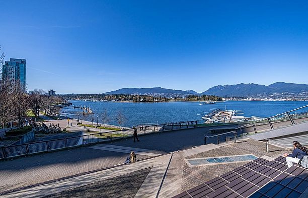 2001 277 Thurlow Street Coal Harbour