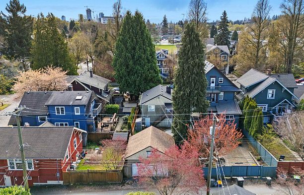 905 W 23 Avenue Cambie