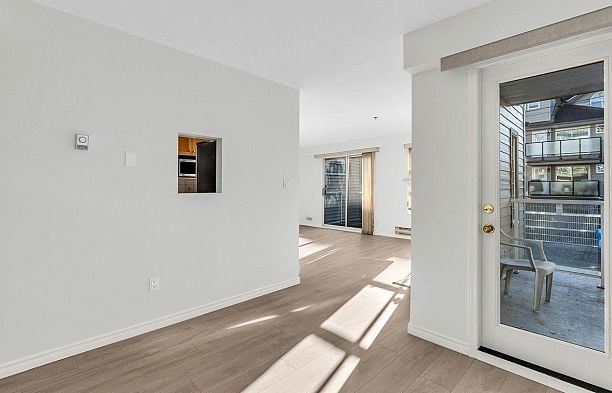 202 966 W 14th Avenue Fairview VW