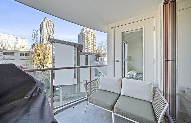 303 1633 West 8th Avenue Fairview VW